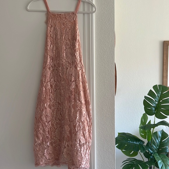 DEAL! $20! Dusty Rose Pink Lace Dress Lulu’s Halter Back Fitted Knee Length - Picture 3 of 10